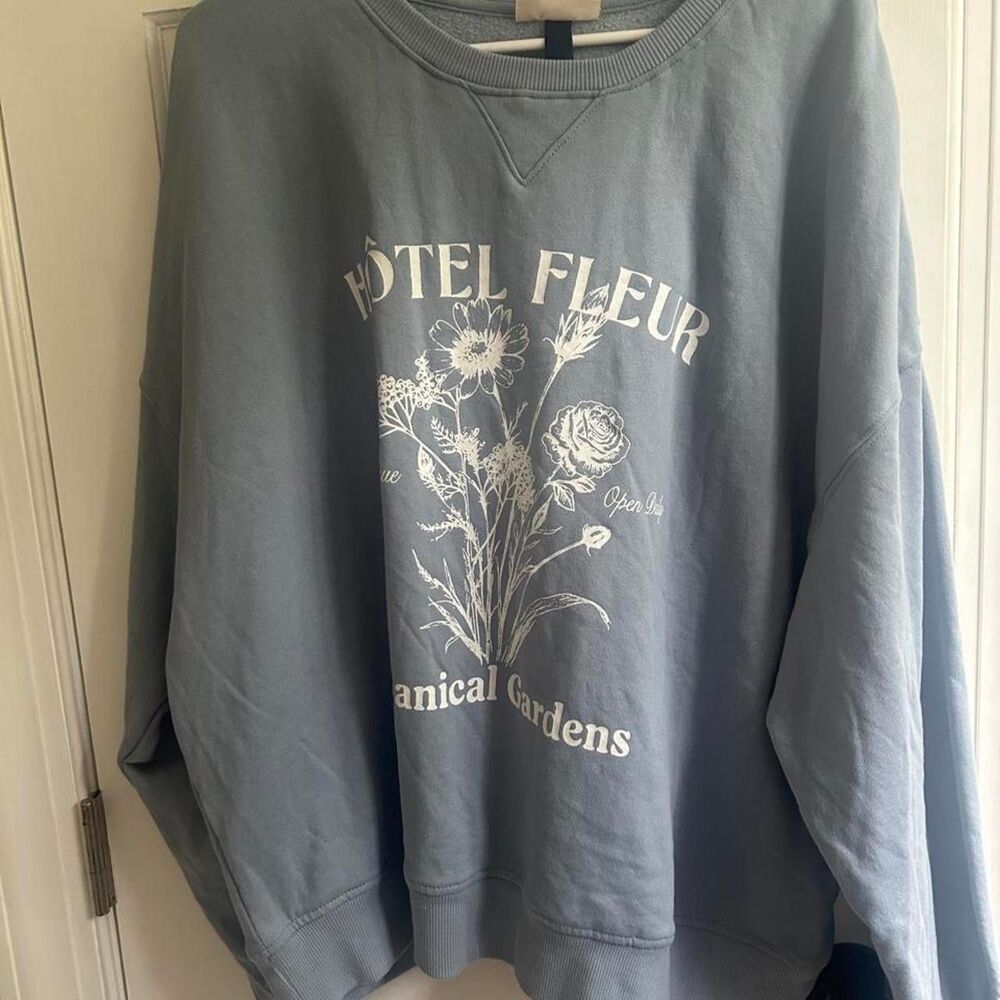 Universal-thread Women's Blue Sweatshirt